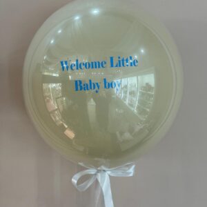 🎈 בלון ענק בעיצוב יוקרתי – ברכה מושלמת ללידת בן! 💙 מחפשים דרך מרגשת לברך הורים טריים? בלון הליום ענק עם הכיתוב "Welcome Little Baby Boy", מעוצב בגוון עדין עם סרט משי לבן למראה אלגנטי וחגיגי. ✔ מתאים למתנה ליולדת, קישוט לחדר התינוק או להפתעה מיוחדת במסיבת ברית/בריתה. ✔ אפשרות לשילוב בבלונים נוספים או זר בלונים בהתאמה אישית. ✔ משלוח מהיר לכל יעד! 📍 הזמינו עכשיו והוסיפו קסם לרגעים היפים של החיים!